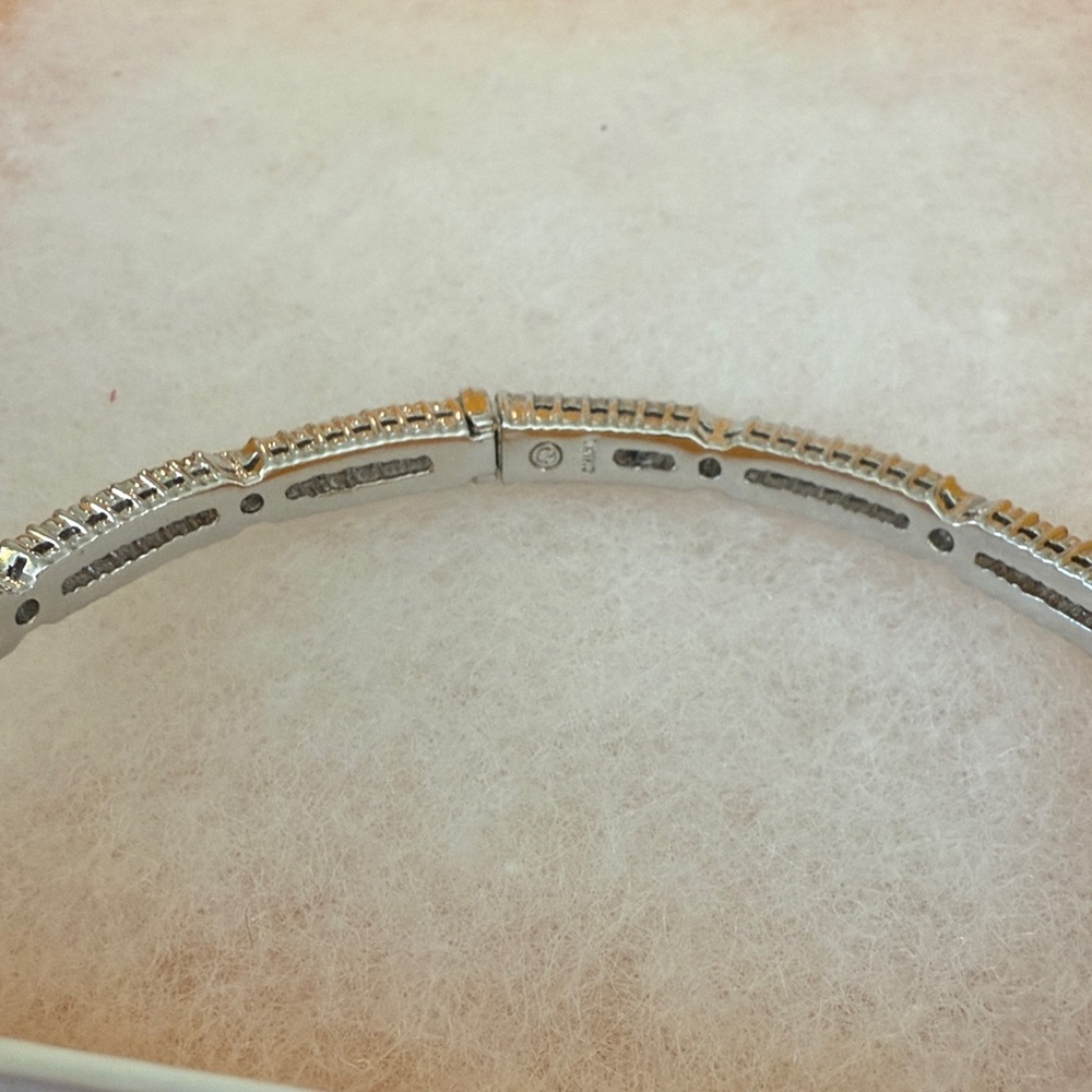 Elegant Nadri Jewelry Silver Hinged Bangle Bracelet Perfect like new. - Picture 4 of 5